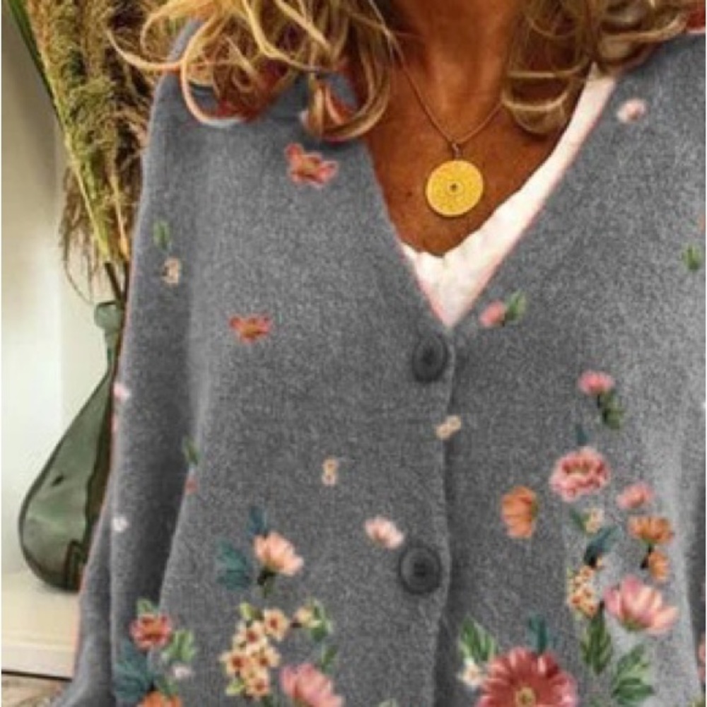Cardigan grey with flowers